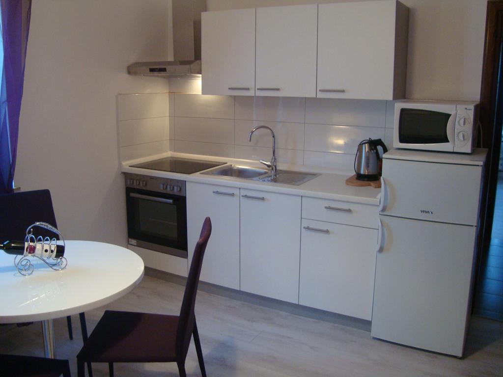 Apartments Peloza Poreč Exteriör bild